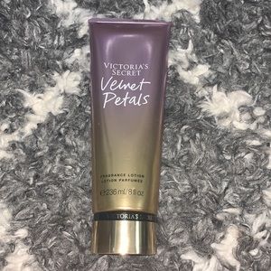 Velvet petals lotion
